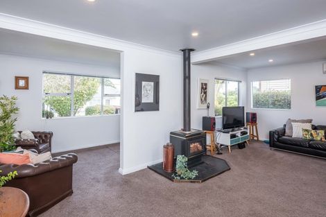 Photo of property in 11 Karaka Grove, Raumati Beach, Paraparaumu, 5032