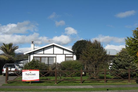 Photo of property in 15 Balmoral Street, Levin, 5510