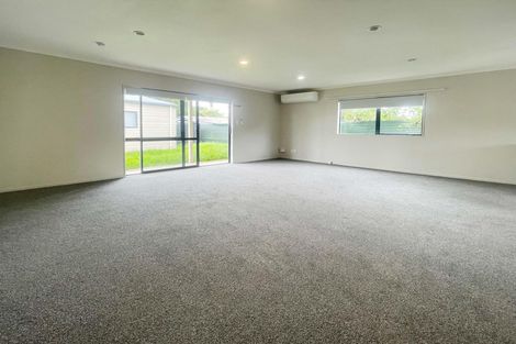 Photo of property in 24 Sutton Crescent, Papakura, 2110