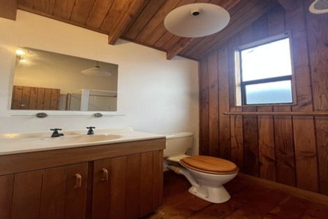 Photo of property in 11 Richmond Hill, Glenside, Wellington, 6037