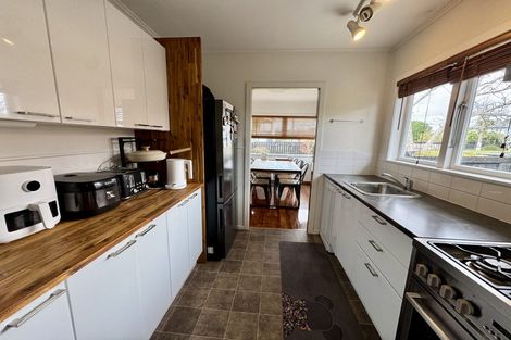 Photo of property in 2 Thomas Rea Place, Te Atatu South, Auckland, 0610