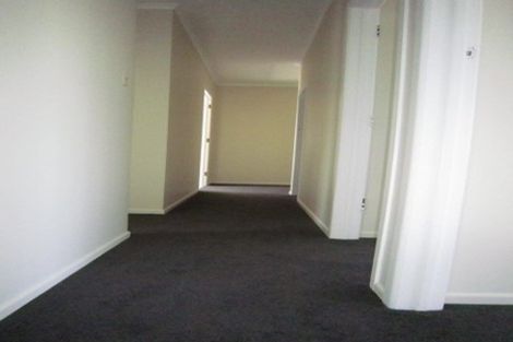 Photo of property in 206 Edmonton Road, Te Atatu South, Auckland, 0610