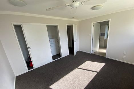 Photo of property in 1/14 Target Road, Totara Vale, Auckland, 0629
