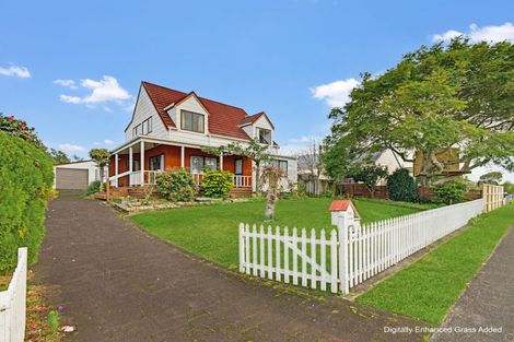 Photo of property in 14 Riverside Drive, Waiuku, 2123