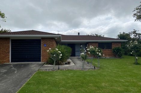 Photo of property in 10 Windsor Avenue, Waikanae, 5036