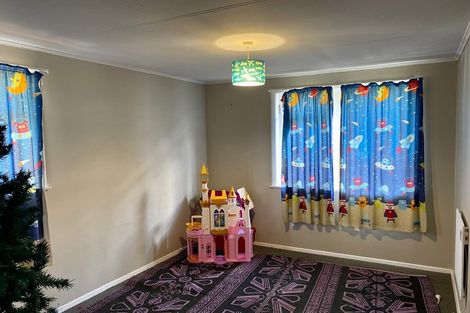 Photo of property in 25 Arimu Road, Papakura, 2110