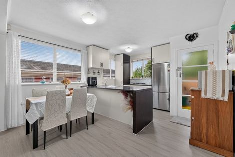 Photo of property in 209b Edmonton Road, Te Atatu South, Auckland, 0610