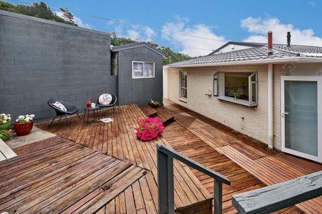 Photo of property in 1 Ferry Street, Seatoun, Wellington, 6022