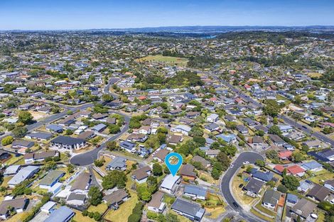 Photo of property in 2/10 Sevilla Place, Unsworth Heights, Auckland, 0632