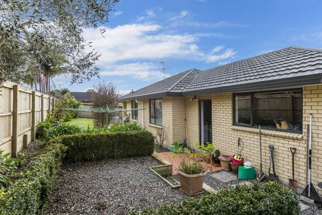 Photo of property in 69 Lothian Brae, Wattle Downs, Auckland, 2103