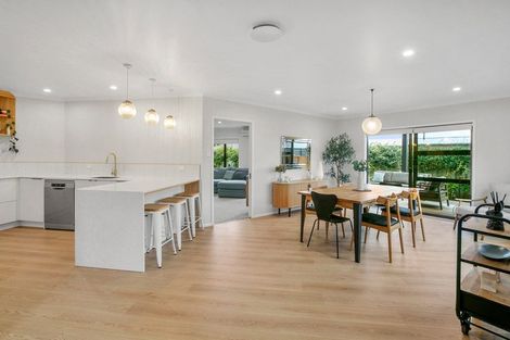 Photo of property in 11 Montrose Place, Highlands Park, New Plymouth, 4312