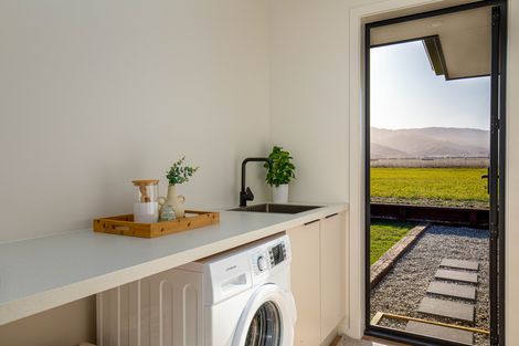 Photo of property in 355 Golden Road, Springvale, Alexandra, 9393