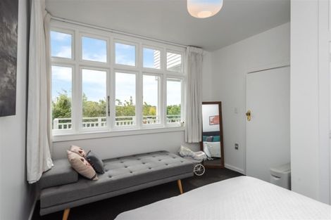 Photo of property in 10 Dyers Pass Road, Cashmere, Christchurch, 8022