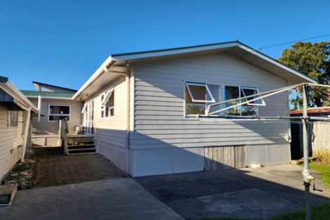 Photo of property in 40 Farquhar Road, Glendene, Auckland, 0602