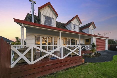 Photo of property in 8 Evanda Crescent, Conifer Grove, Takanini, 2112