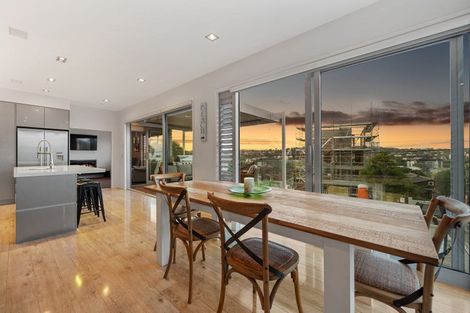 Photo of property in 15 Beechwood Road, Rothesay Bay, Auckland, 0630