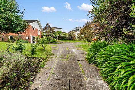 Photo of property in 27 Merriefield Avenue, Forrest Hill, Auckland, 0620