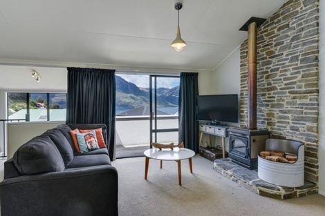 Photo of property in 5a Wye Place, Fernhill, Queenstown, 9300
