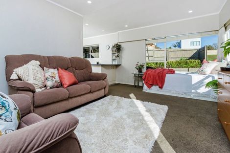 Photo of property in 1/25 Mayall Avenue, Beach Haven, Auckland, 0626