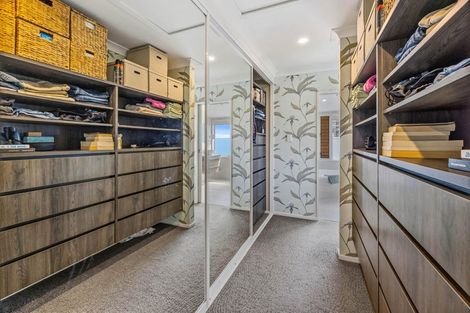 Photo of property in 3 Pounamu Place, Shelly Park, Auckland, 2014