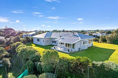 Photo of property in 153 Cornfoot Street, Castlecliff, Whanganui, 4501