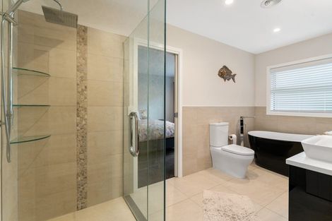 Photo of property in 96 The Drive, Paraparaumu Beach, Paraparaumu, 5032