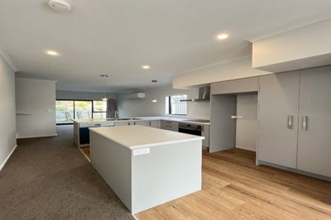 Photo of property in 11 Koreke Close, Kenepuru, Porirua, 5022