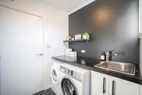 Photo of property in 3 Stratford Court, Fitzherbert, Palmerston North, 4410