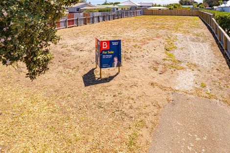 Photo of property in 19 Karewa Street, Castlecliff, Wanganui, 4501