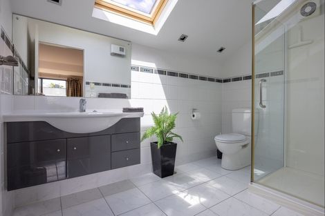 Photo of property in 42 Manuka Crescent, Wanaka, 9305