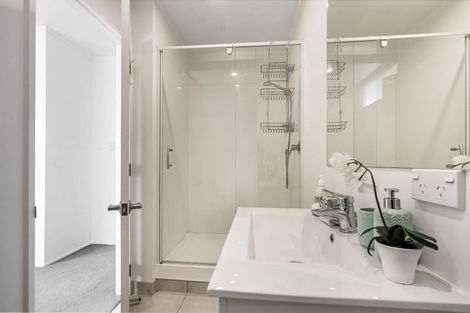 Photo of property in 2/114 Ocean View Road, Northcote, Auckland, 0627