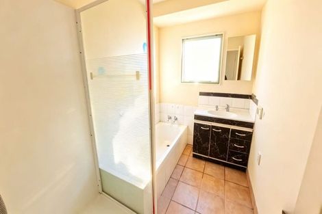 Photo of property in 8 Taha Road, Te Atatu South, Auckland, 0610