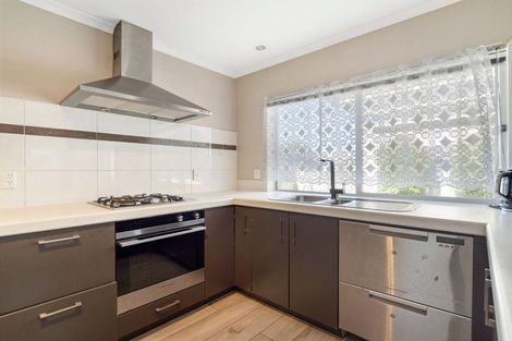 Photo of property in 32 Sarteano Drive, Manurewa, Auckland, 2105