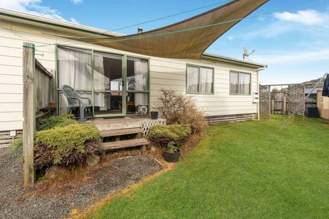 Photo of property in 15 Matthew Place, Kawaha Point, Rotorua, 3010