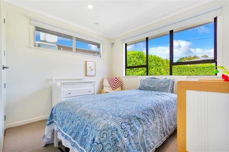Photo of property in 9 Graham Avenue, Te Atatu Peninsula, Auckland, 0610
