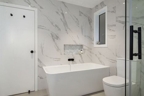 Photo of property in 102 Park Hill Road, Birkenhead, Auckland, 0626