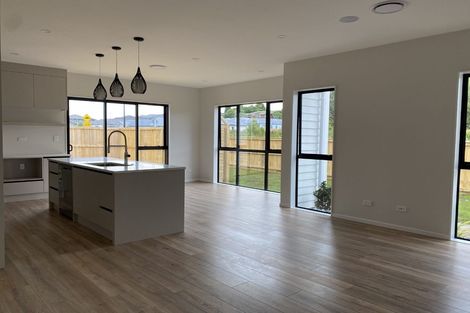 Photo of property in 28 Holcroft Street, Papakura, 2110