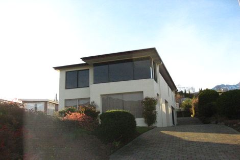 Photo of property in 19 Bay View Road, Kelvin Heights, Queenstown, 9300