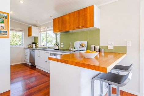 Photo of property in 60 Waitea Road, Muriwai, Waimauku, 0881