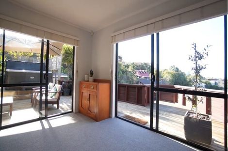 Photo of property in 2/36 Greenvalley Rise, Glenfield, Auckland, 0629