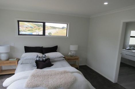 Photo of property in 142 Jamaica Drive, Grenada North, Wellington, 5028