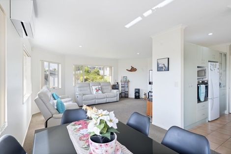 Photo of property in 4 Sandhurst Rise, Henderson, Auckland, 0612