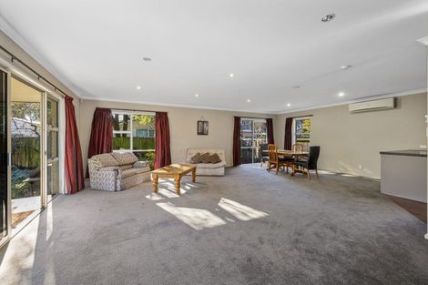 Photo of property in 360 Yaldhurst Road, Russley, Christchurch, 8042