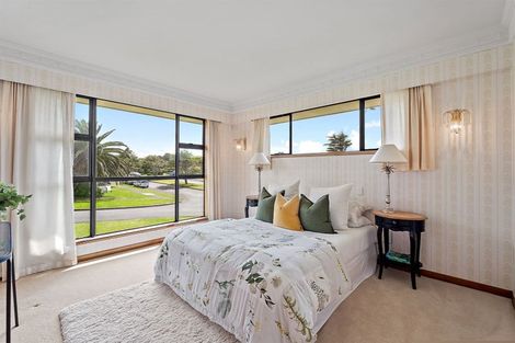 Photo of property in 2 Pendene Place, Forrest Hill, Auckland, 0620