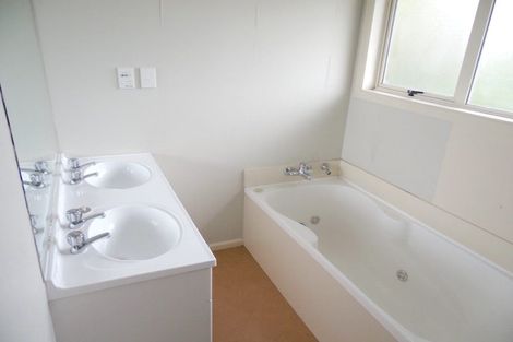 Photo of property in 53 Middlepark Road, Sockburn, Christchurch, 8042