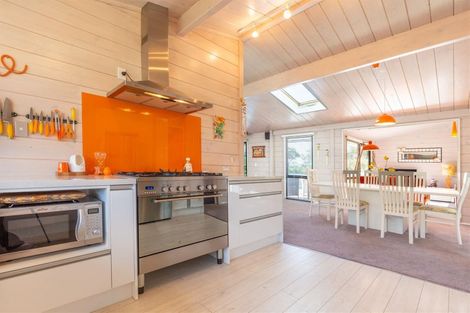 Photo of property in 14 Highwood Grove, Torbay, Auckland, 0630