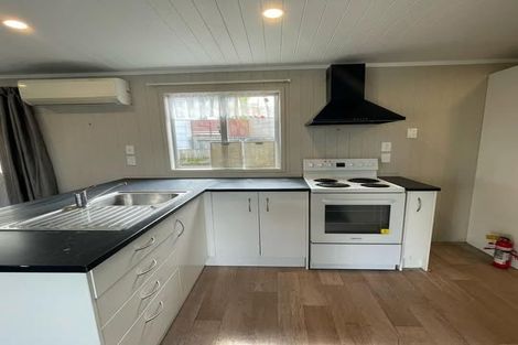 Photo of property in 2 Caserta Place, Clover Park, Auckland, 2023