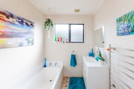 Photo of property in 6 Jordan Way, Kelvin Grove, Palmerston North, 4414