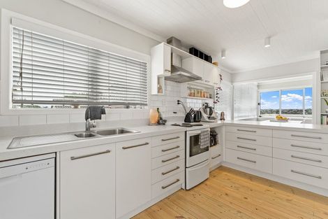 Photo of property in 75 Stanmore Bay Road, Stanmore Bay, Whangaparaoa, 0932