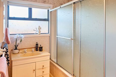 Photo of property in 27 Findlay Street, Tawa, Wellington, 5028